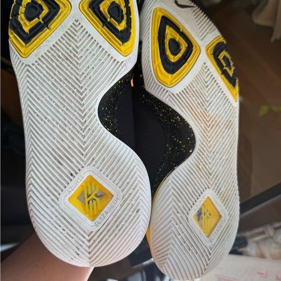 Nike Kyrie 3 Basketball Sneakers Low Top Mesh Black Yellow Shoes Men’s Size 9.5 - Picture 10 of 10